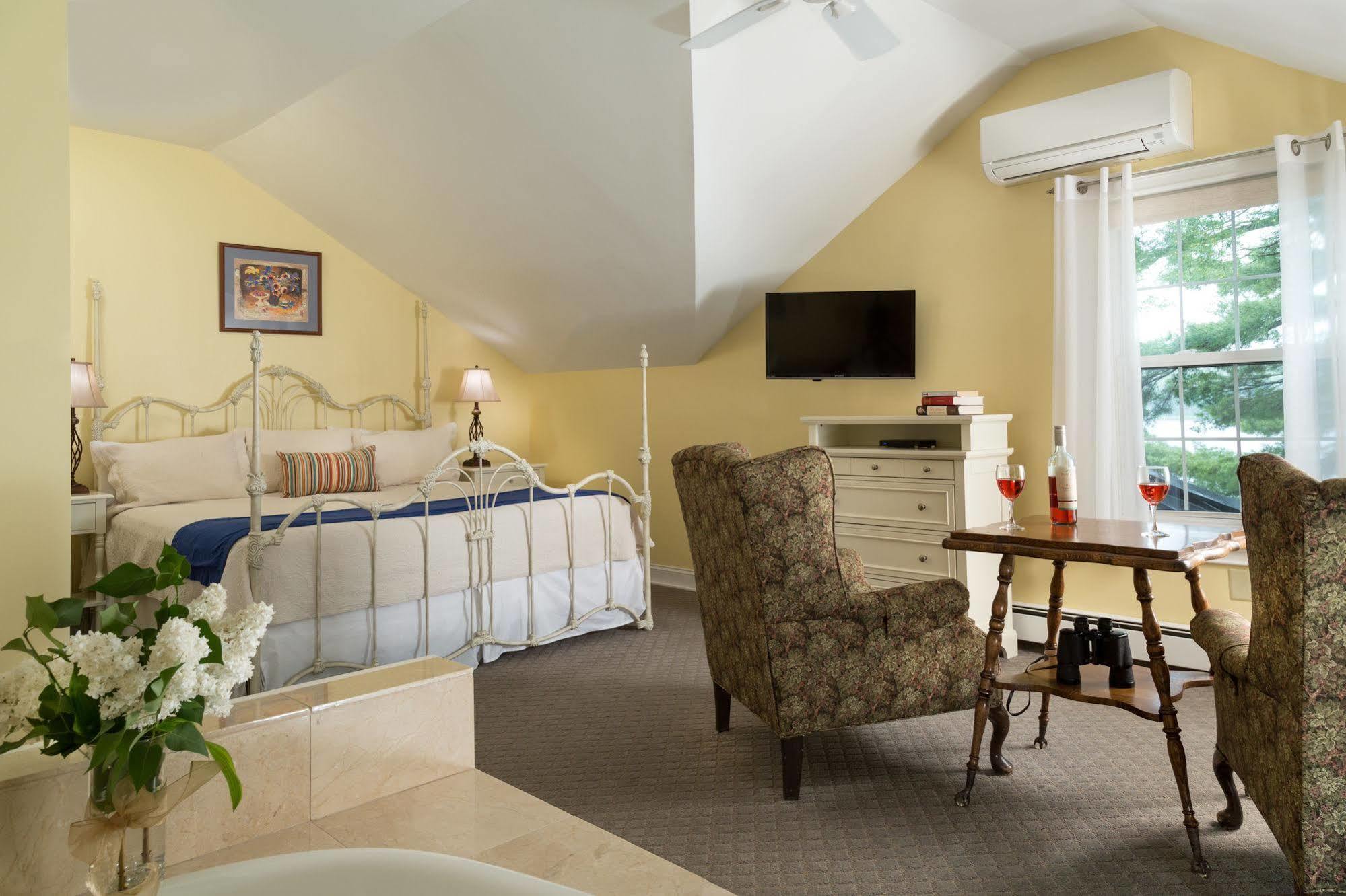 Wolf Cove Inn Poland Eksteriør bilde